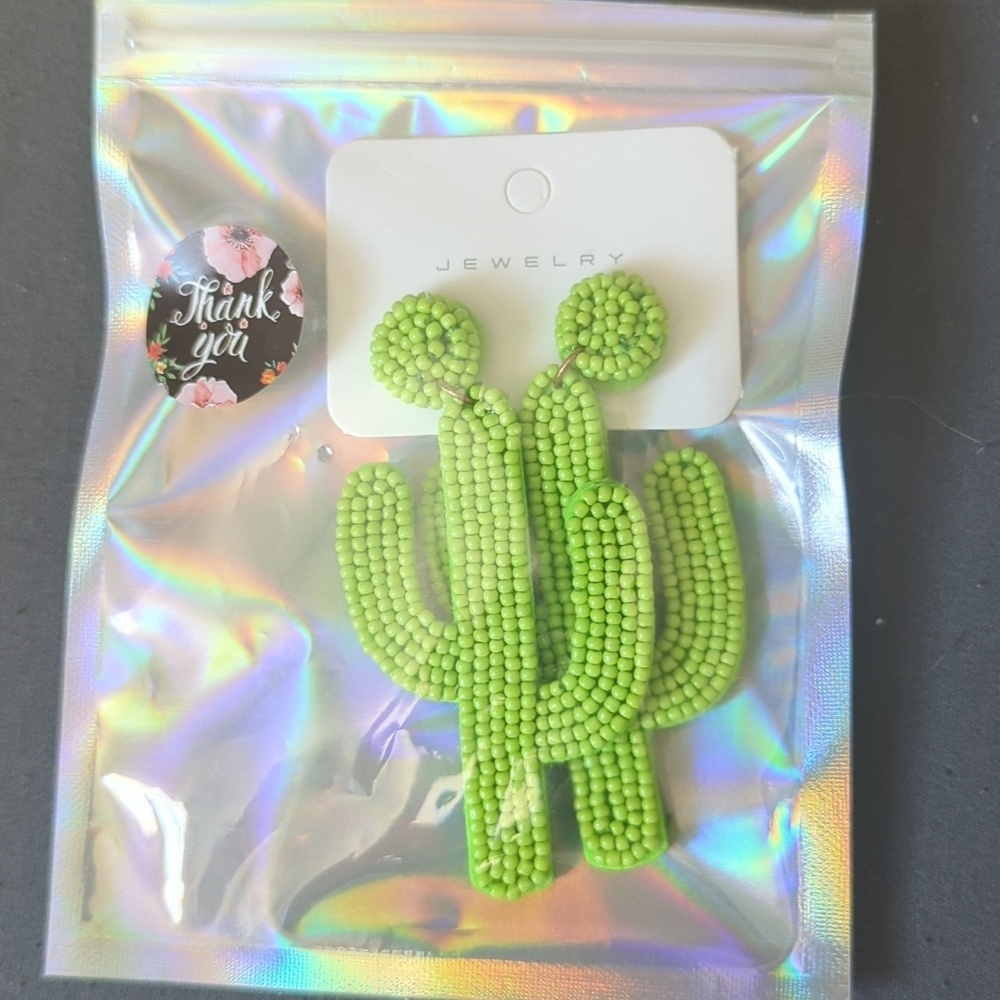 NWT Green Beaded Cactus Earrings Thee Inches - Picture 9 of 9